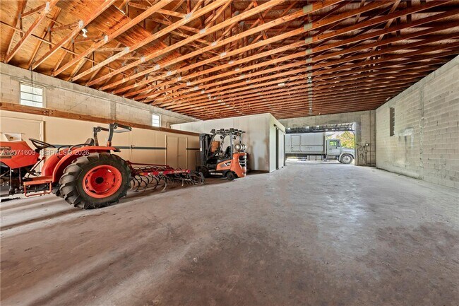 Building Photo - 22100 SW 194th Ave