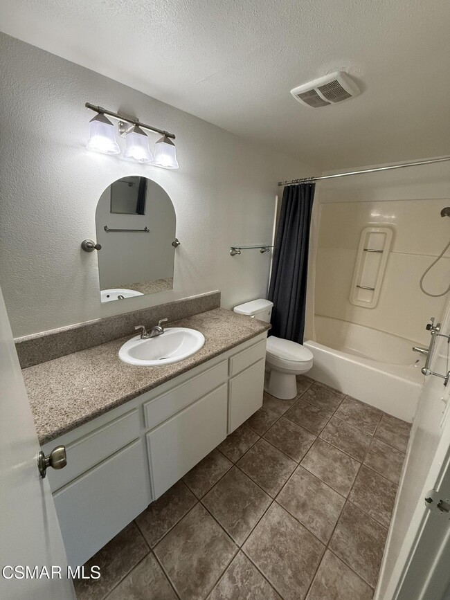 Building Photo - 460 Arbor Ln Ct