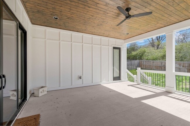 Building Photo - 5 Bedroom Home with Luxury Finishes in West End