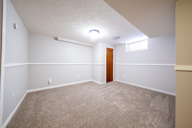 Building Photo - 3531-2 1/2 2 1/2 St NE