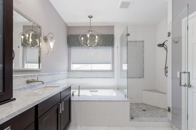Building Photo - 7647 E Los Gatos Dr