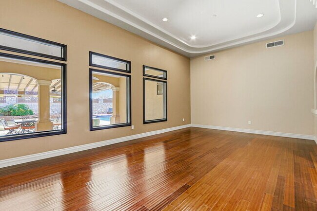 Building Photo - 724 Scott Ln