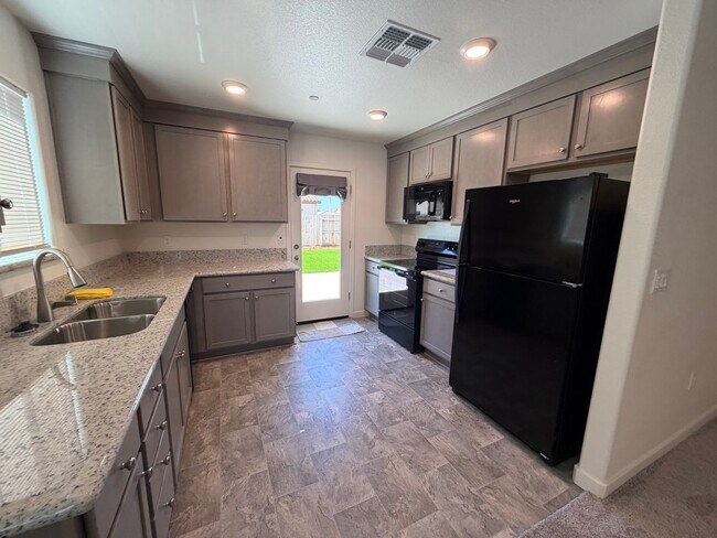 Building Photo - Beautiful Brand-New home for rent in Corcoran