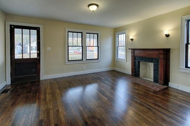 Building Photo - *****COMING SOON****Charming Home in North...