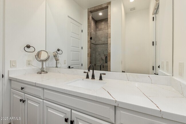 Building Photo - 7002 E Aster Dr