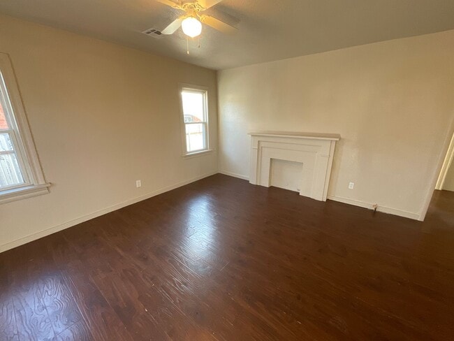 Building Photo - 2328 SW 30th St