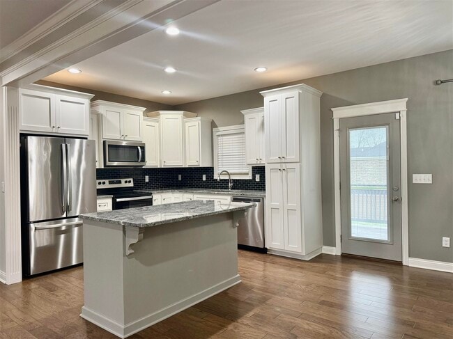 Building Photo - 8728 Stuart Farm Ave