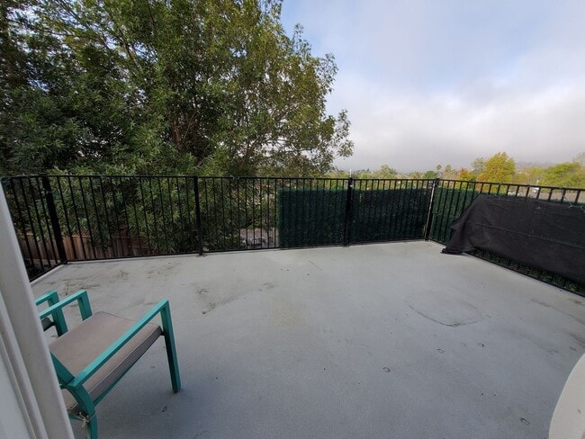 Building Photo - Well Maintained 1 Bedroom in Banana Belt a...