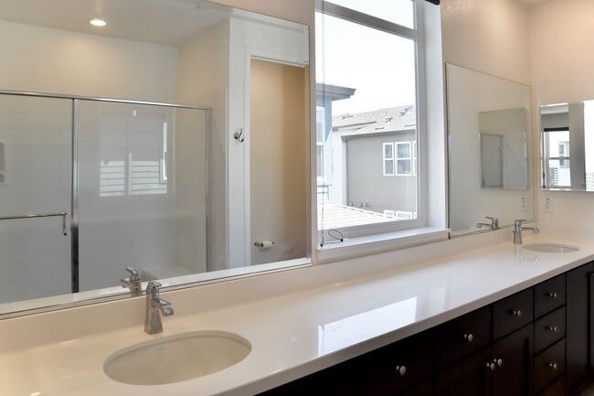 Building Photo - Gorgeous 3-story Townhome Available for Re...