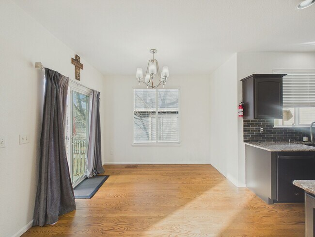 Building Photo - 2899 Woodbriar Dr