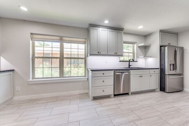 Building Photo - Extraordinary Irving Home on Quiet cul-de-sac!