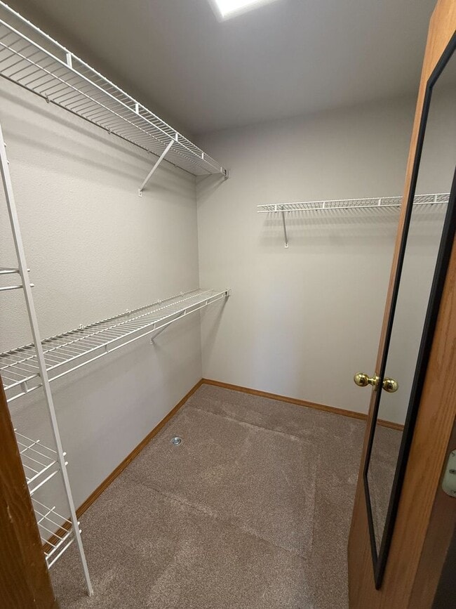 Building Photo - Newly Renovated 3B/2Ba Home in Quiet Neighborhood!