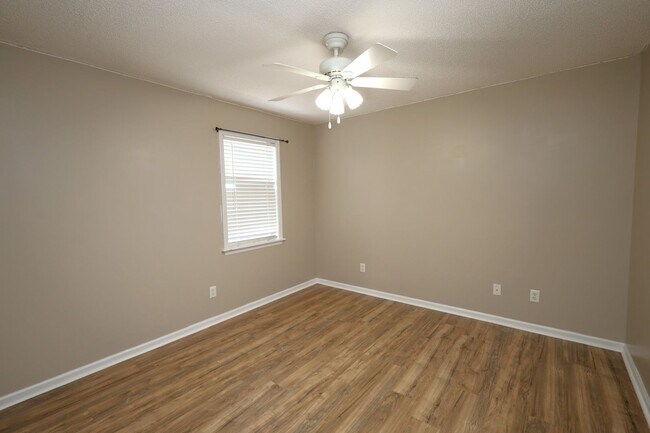 Building Photo - 4349 Summerlin Dr