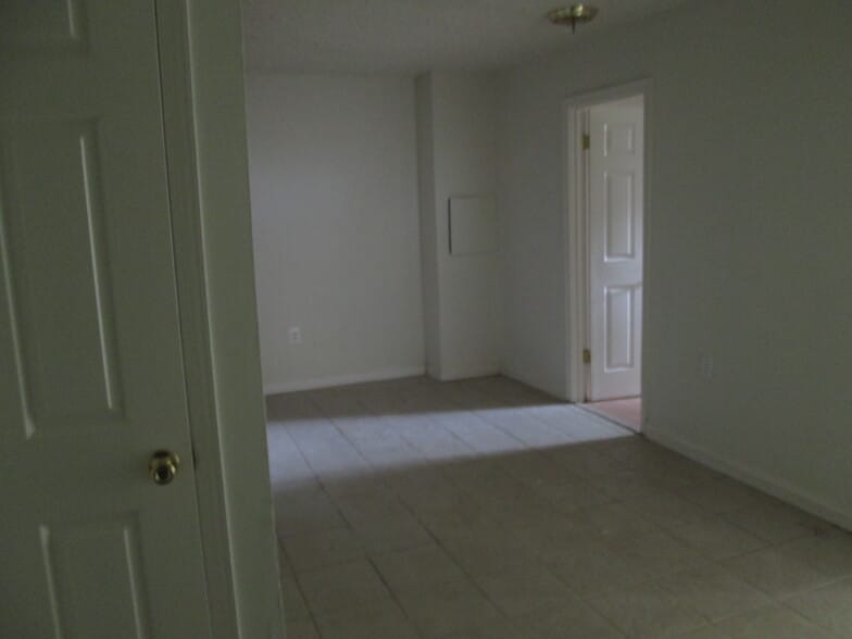 Building Photo - 5283 Ilchester Rd