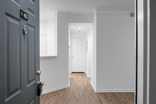 Building Photo - MOVE IN SPECIAL - 50% off First Month's Re...