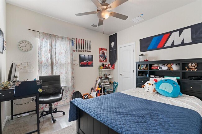 Building Photo - 113 Yellow Thistle Cv