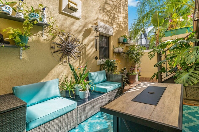 Building Photo - 509 S Willow Ave