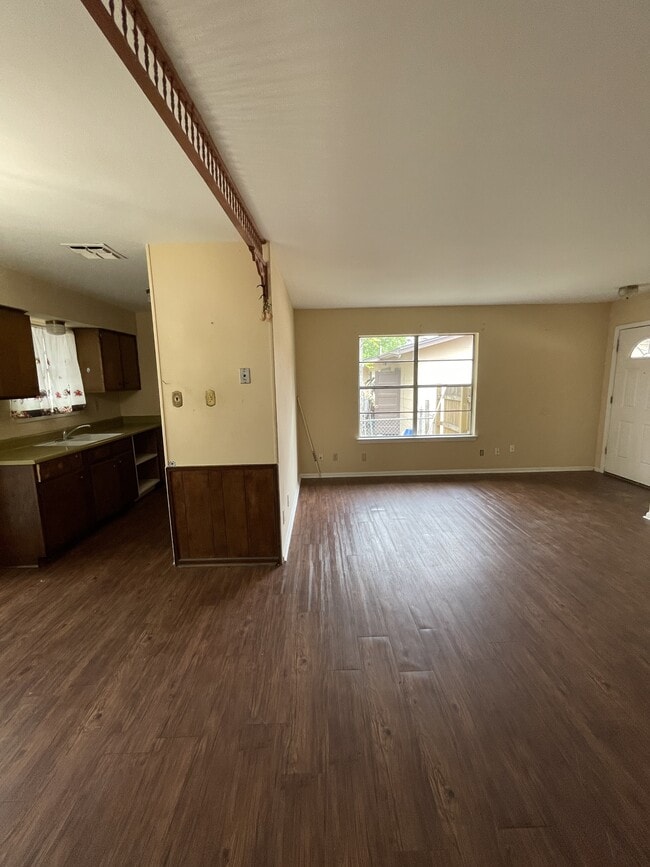 Building Photo - 247 Fennel Dr