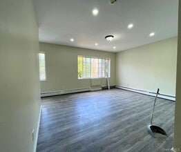 Building Photo - 824 Herkimer St