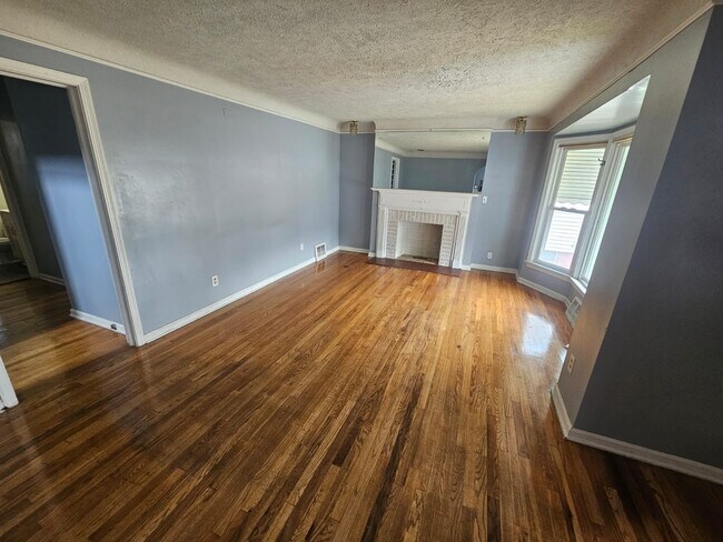 Building Photo - Spacious 3-Bedroom, 2-Bath South Euclid Home!