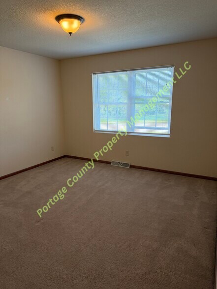 Building Photo - 1717 River View Ave