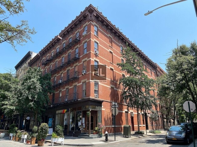 Building Photo - 120 Christopher St