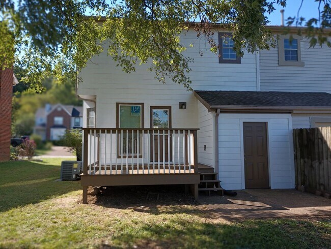 Building Photo - 2 bedroom/2.5 bath in Brentwood (Nipper's Corner)