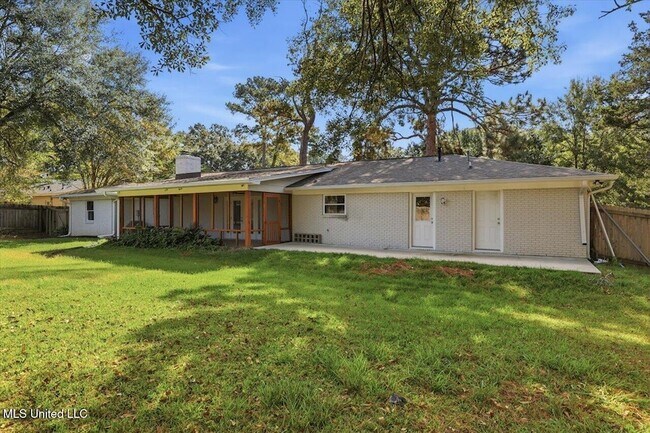 Building Photo - 144 Rollingwood Dr