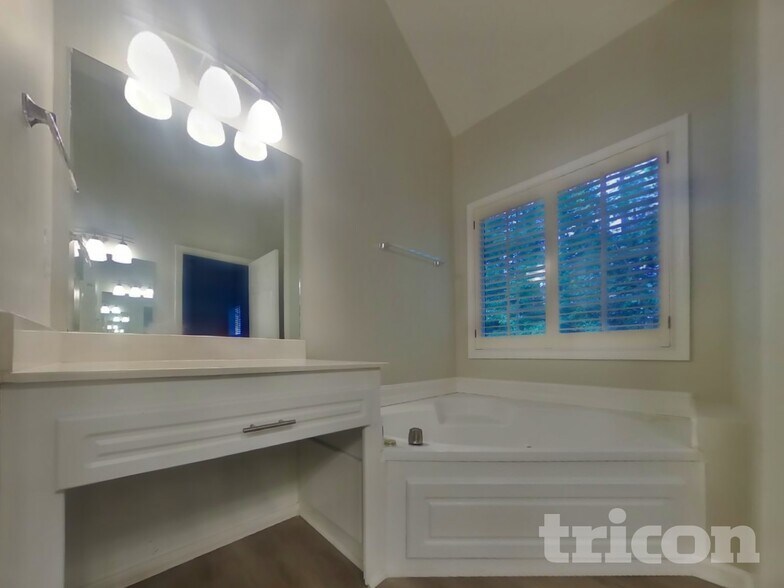 Building Photo - 2030 Township Dr