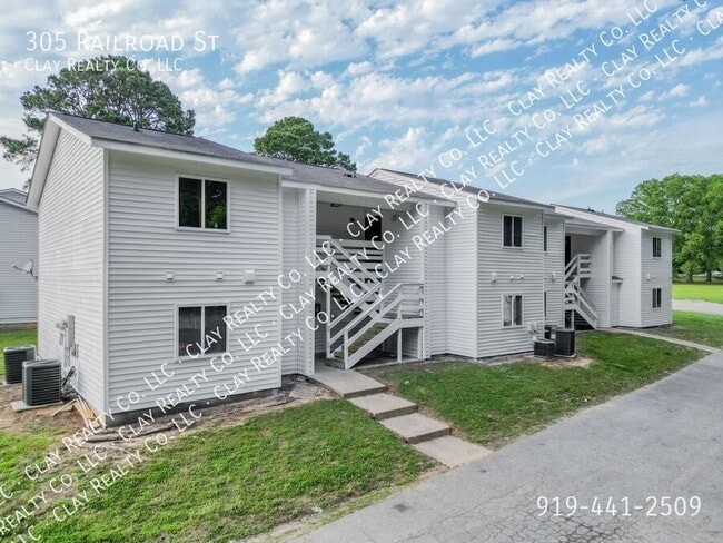 Building Photo - 305 Railroad St