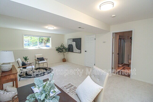 Building Photo - 16102 NE 107th Ct