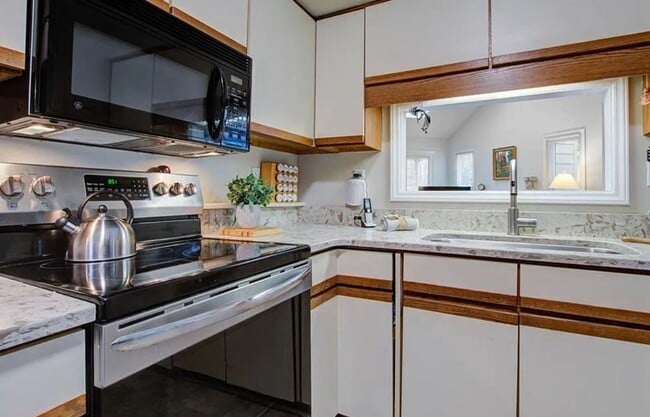 Building Photo - FIRST MONTH FREE!