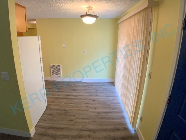 Building Photo - Charming 2-Bed Duplex in Portland's Heart – Cozy 855 Sq Ft!