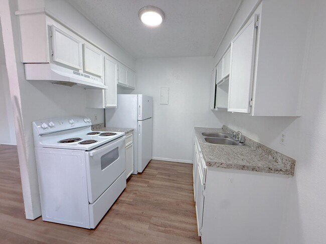Building Photo - Spacious 1 Bedroom Apartment in Lubbock!