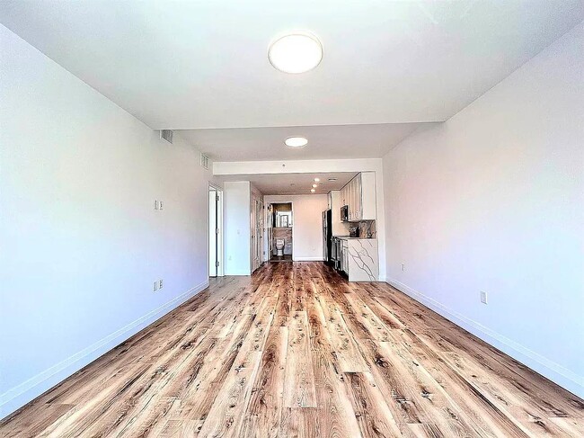 Building Photo - 23-29 30th Dr