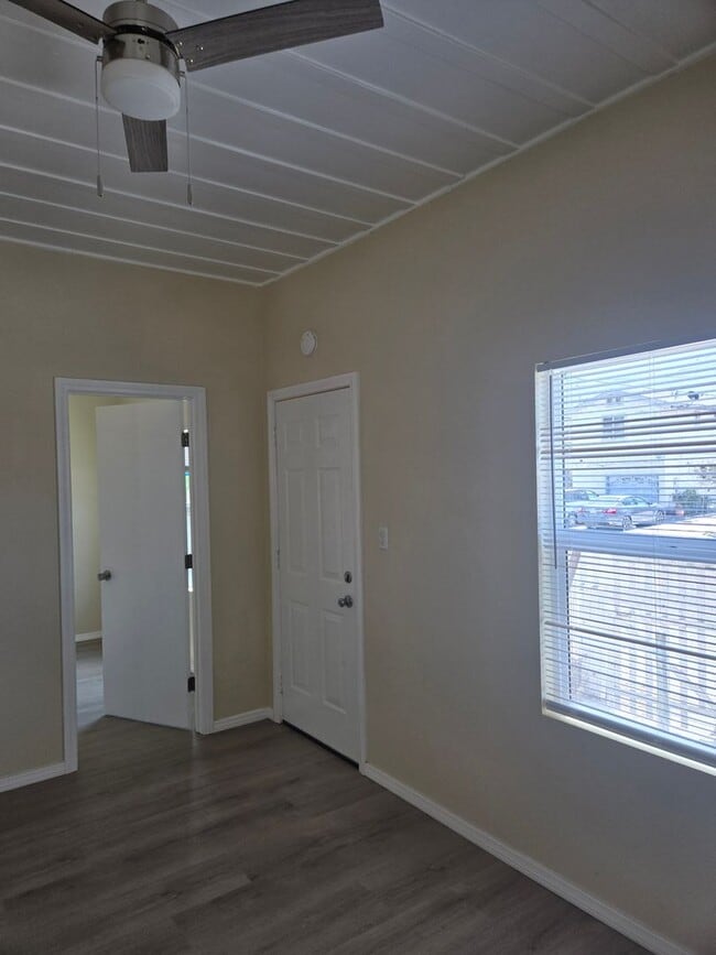 Building Photo - 1201 Saticoy St