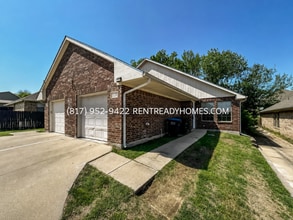 Building Photo - 3128 S Cherry Ln