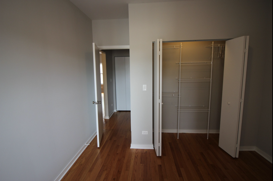 Building Photo - 6447 N Claremont Ave