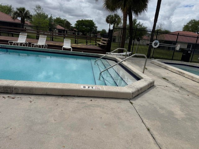 Building Photo - 9921 Three Lakes Cir