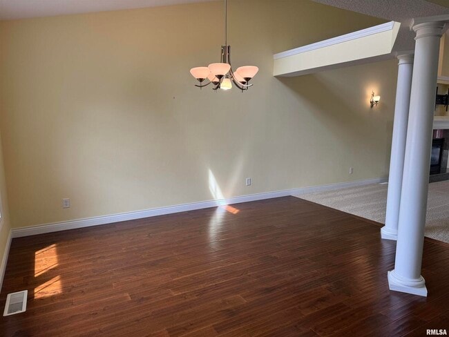 Building Photo - 3011 Belmont Pl