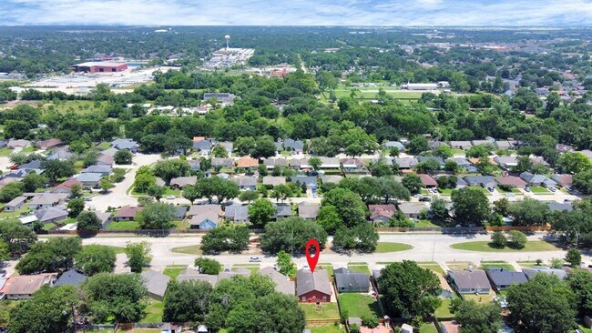 Building Photo - 11643 Antoine Dr
