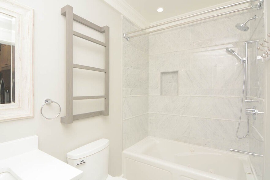 Building Photo - 3442 N Hoyne Ave