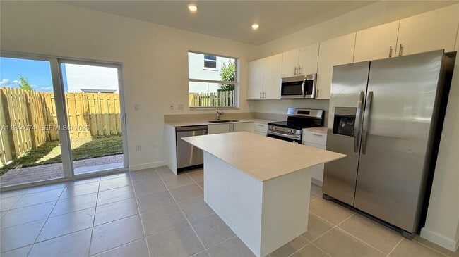 Building Photo - 2617 SE 27th Dr