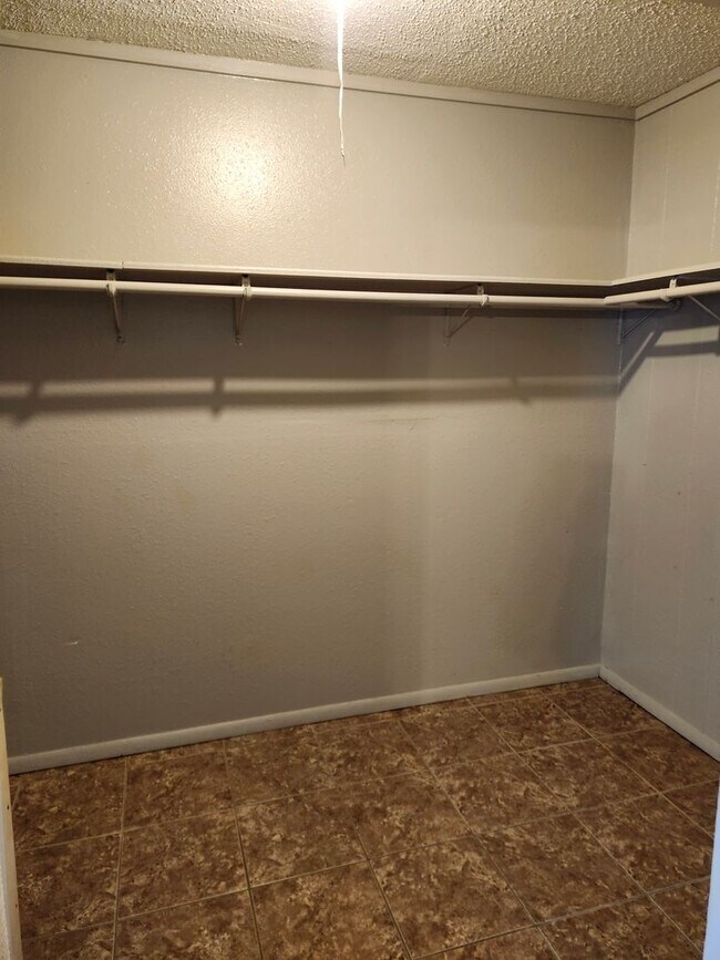 Building Photo - 1 bed apartment