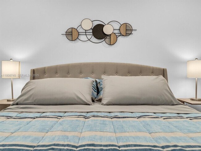 Building Photo - 5517 NW 1st Pl