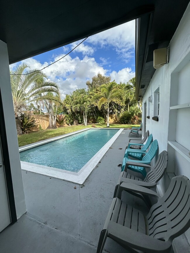 Building Photo - 5839 Daphne Dr