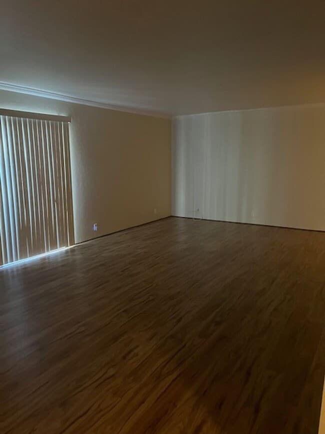 Building Photo - Lovely 2 Bedroom and 2 Bathroom Condo!