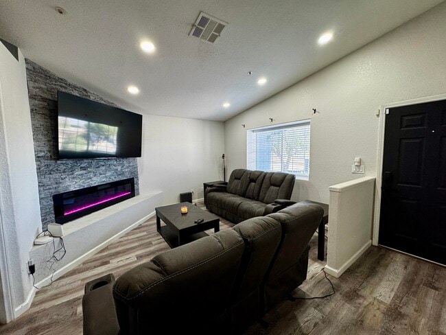 Building Photo - 67890 Alameda Dr
