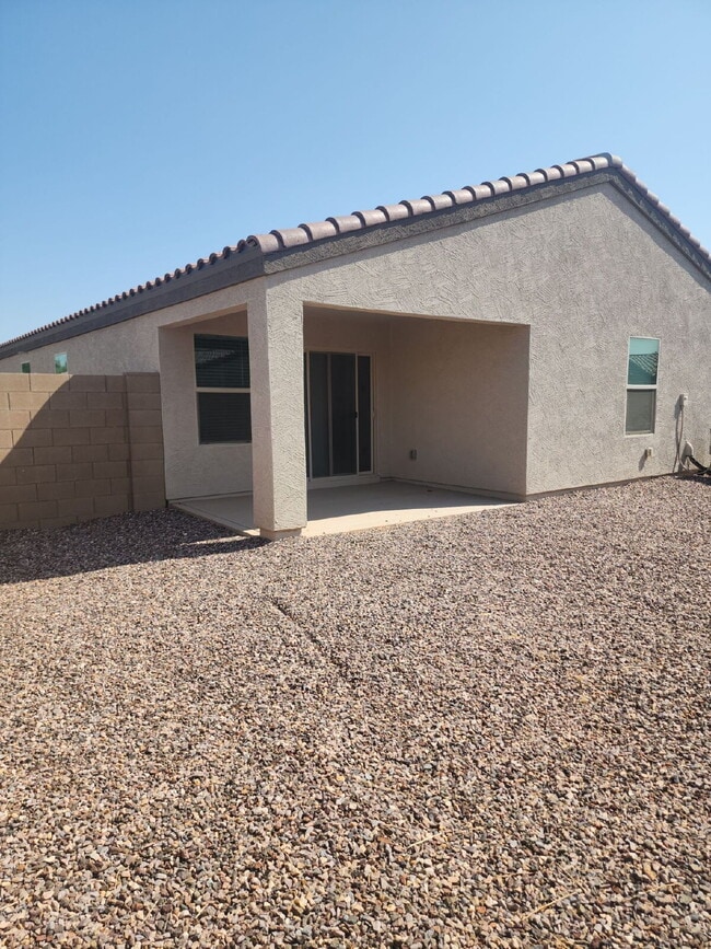 Building Photo - "Spacious 4-Bedroom Oasis in Casa Grande w...