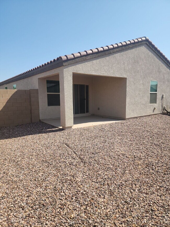 Building Photo - "Spacious 4-Bedroom Oasis in Casa Grande with 2 Full Baths – Your Perfect Home Awaits!"